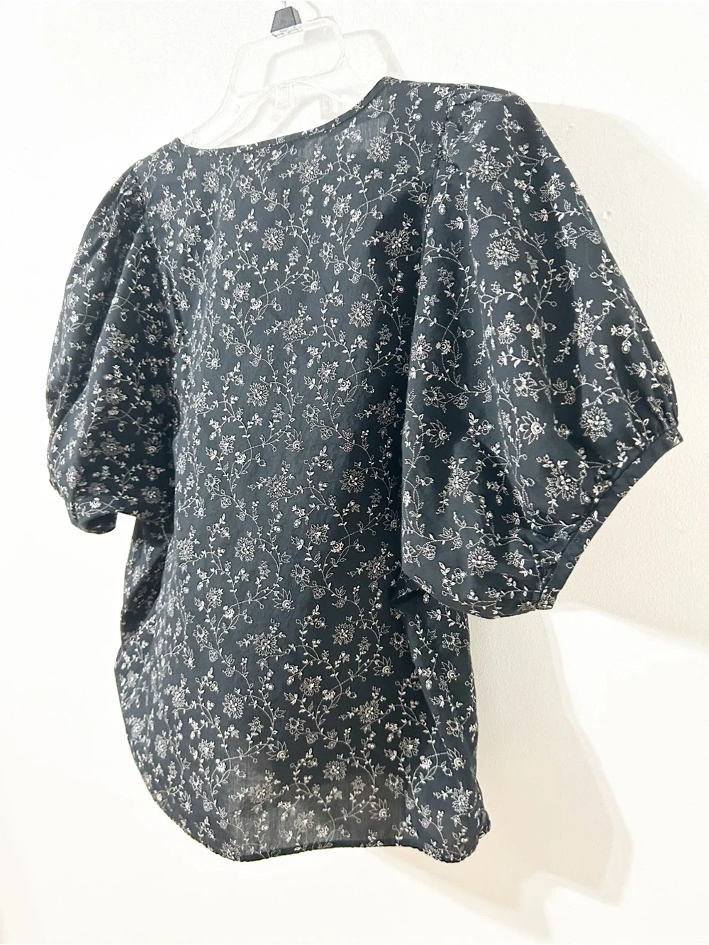 Madewell VNeck Puff Balloon Sleeve Floral Top Styl N3951 Black White Size Medium